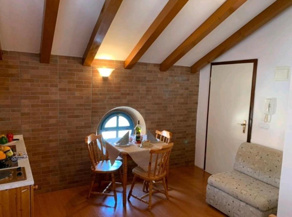 Lovely Studio Apartments Mali Raj Врсар Экстерьер фото