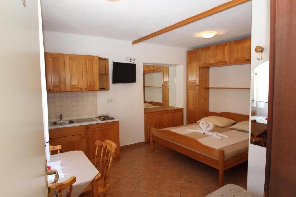 Lovely Studio Apartments Mali Raj Врсар Экстерьер фото