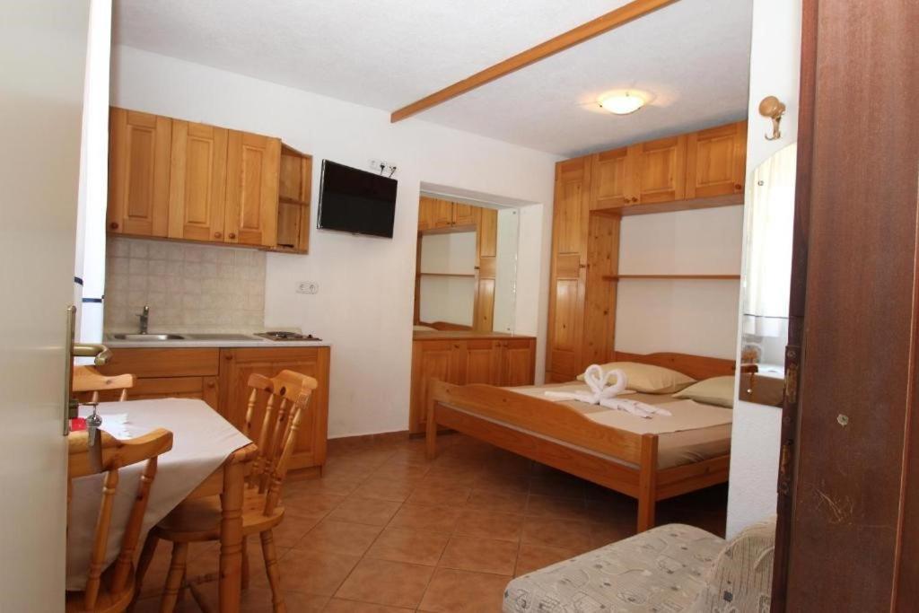 Lovely Studio Apartments Mali Raj Врсар Экстерьер фото