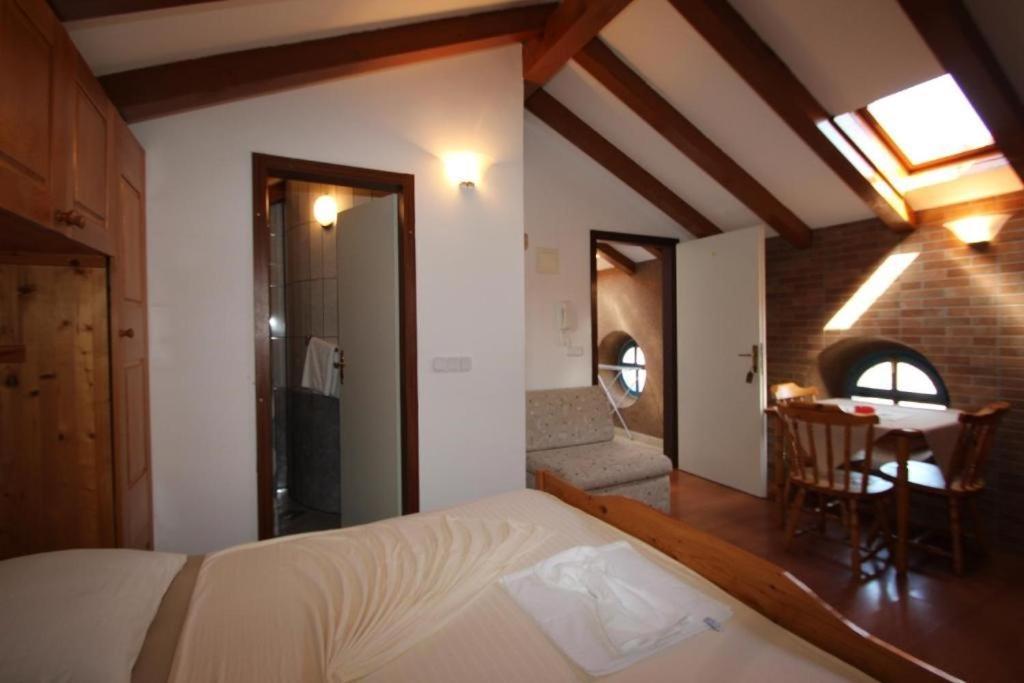 Lovely Studio Apartments Mali Raj Врсар Экстерьер фото